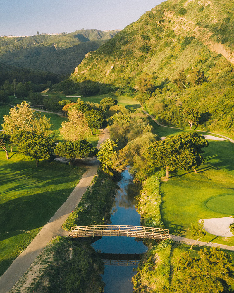 Golf bridge. 